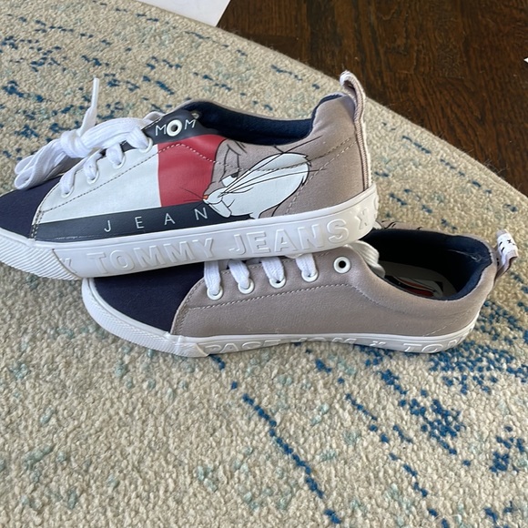Tommy Jeans Space Jam sneaker collab size 4 NWT - Picture 5 of 5